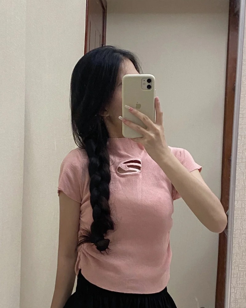 ảnh chụp trước gương che mặt nữ 11