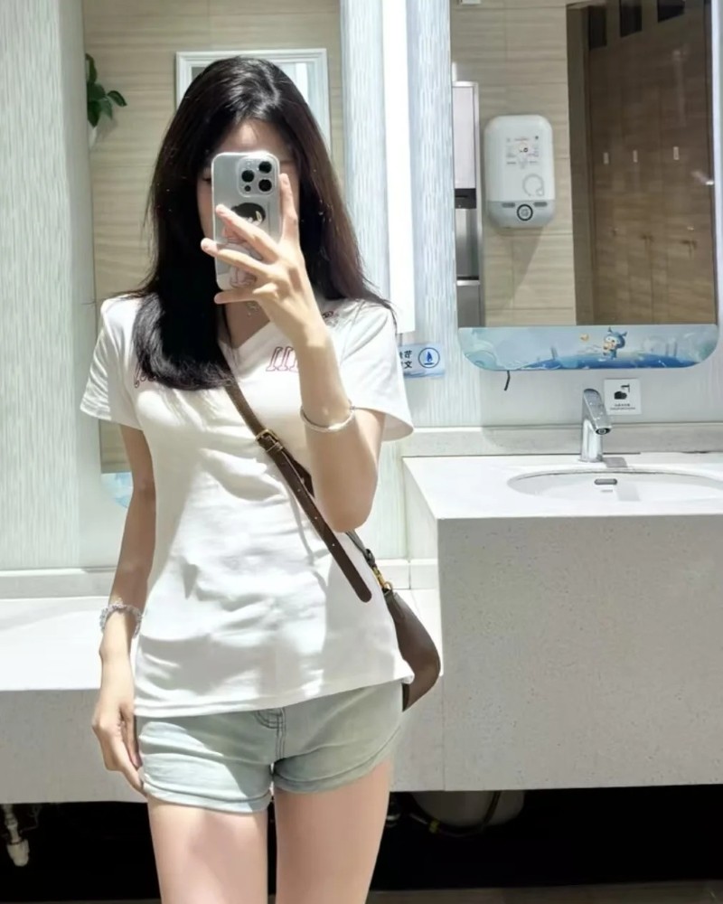 ảnh chụp trước gương che mặt nữ 18