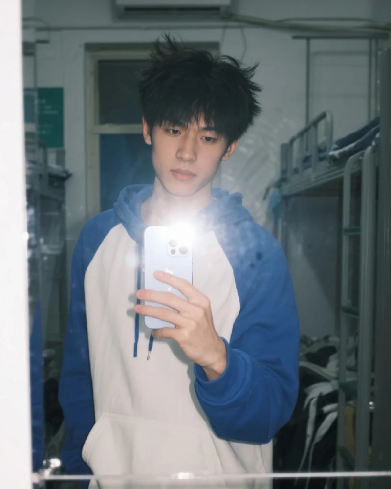 ảnh chụp trước gương nam