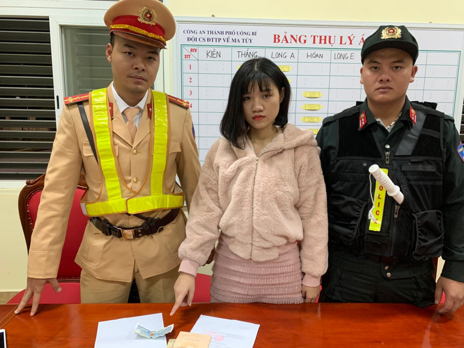 ảnh công an bắt tội phạm