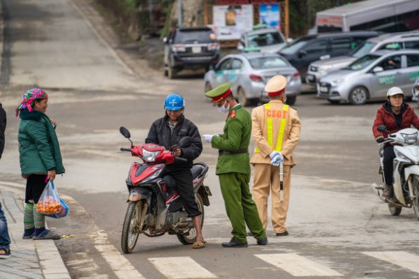 ảnh công an bắt xe