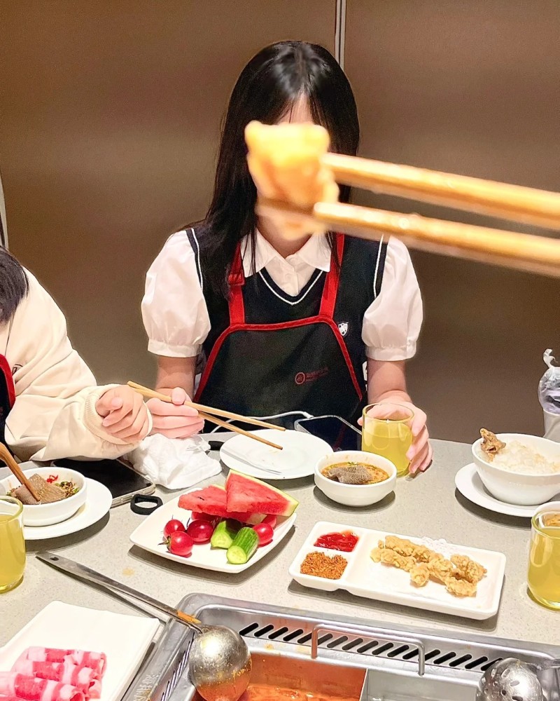 ảnh gái k11 che mặt 31