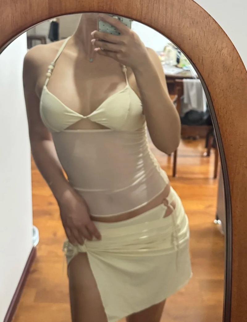 ảnh gái mặc bikini ở nhà 11