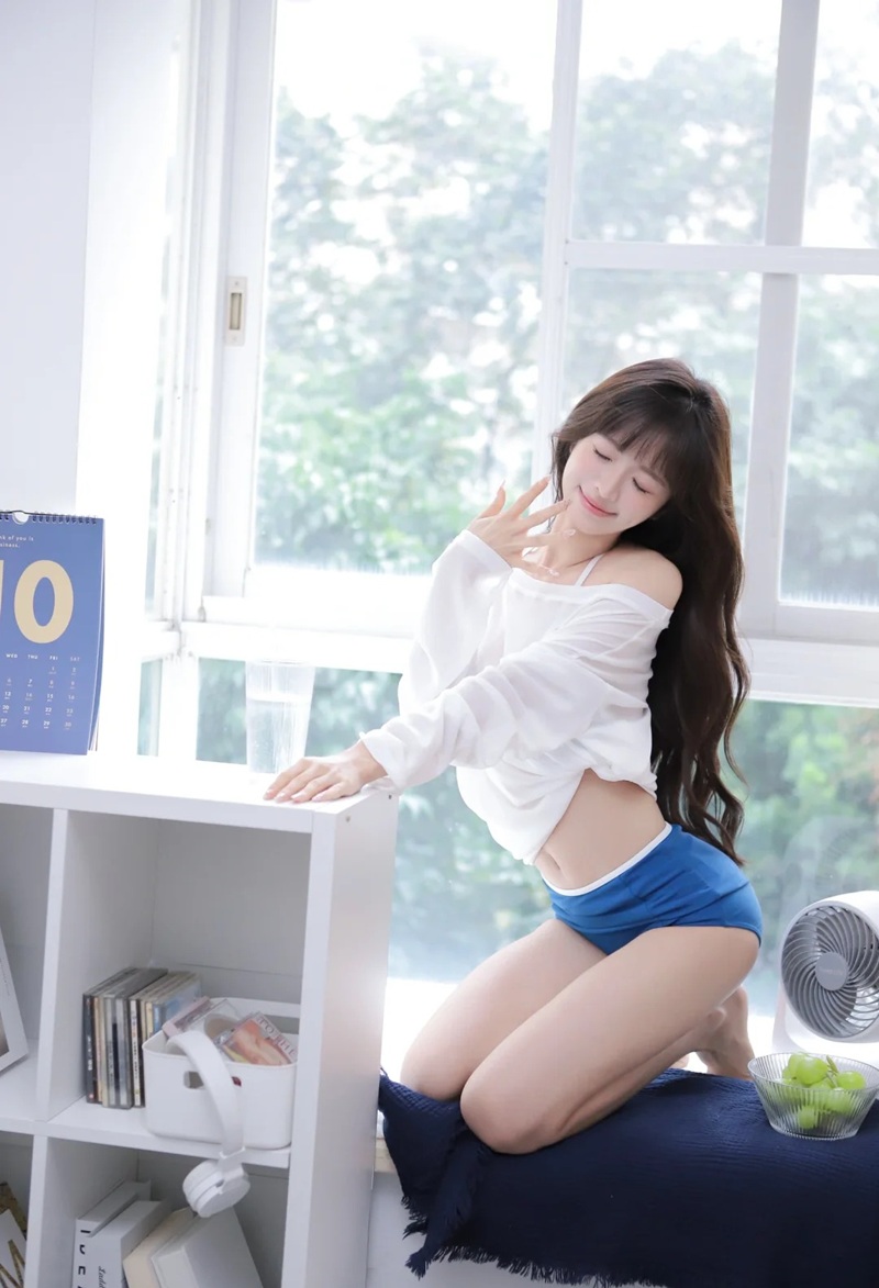 ảnh gái mặc bikini ở nhà 15