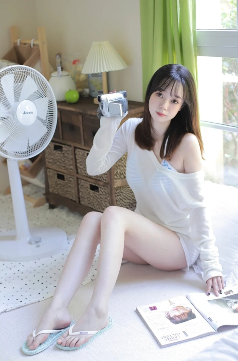 ảnh gái mặc bikini ở nhà 22