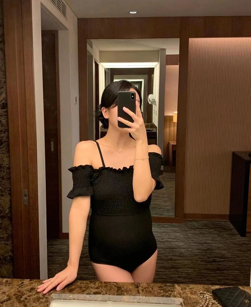 ảnh gái mặc bikini ở nhà 27