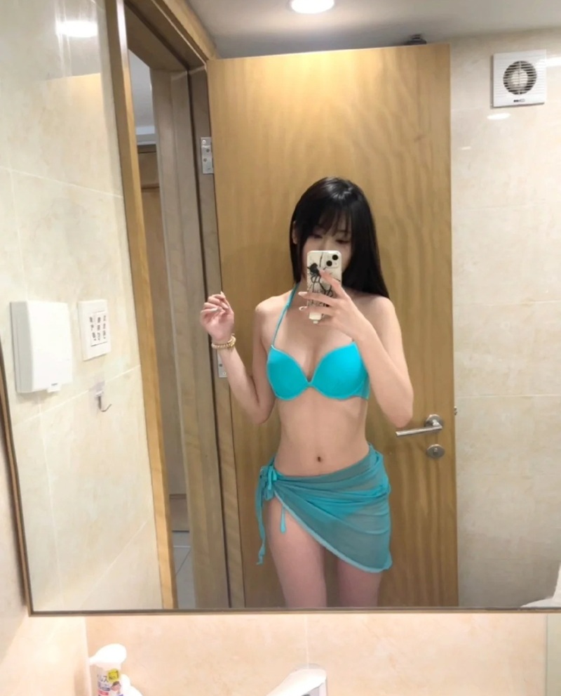 ảnh gái mặc bikini ở nhà 34
