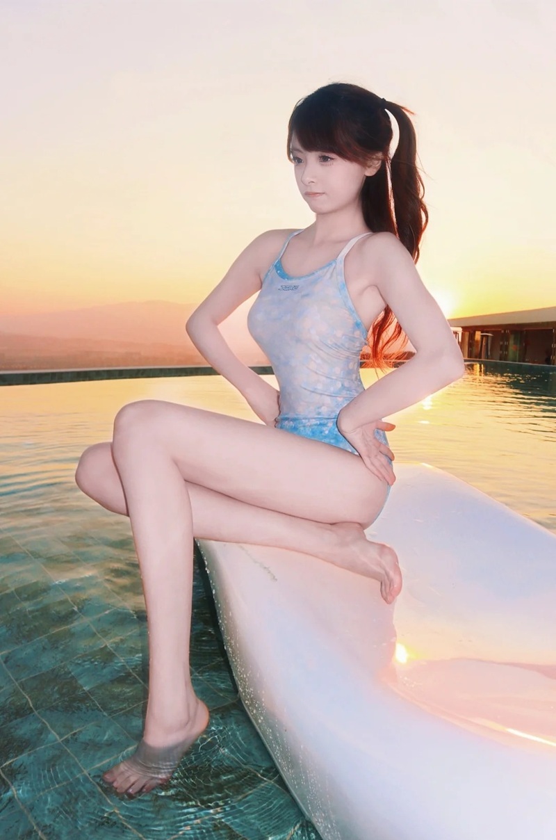 ảnh gái xinh mặc bikini đi biển 13