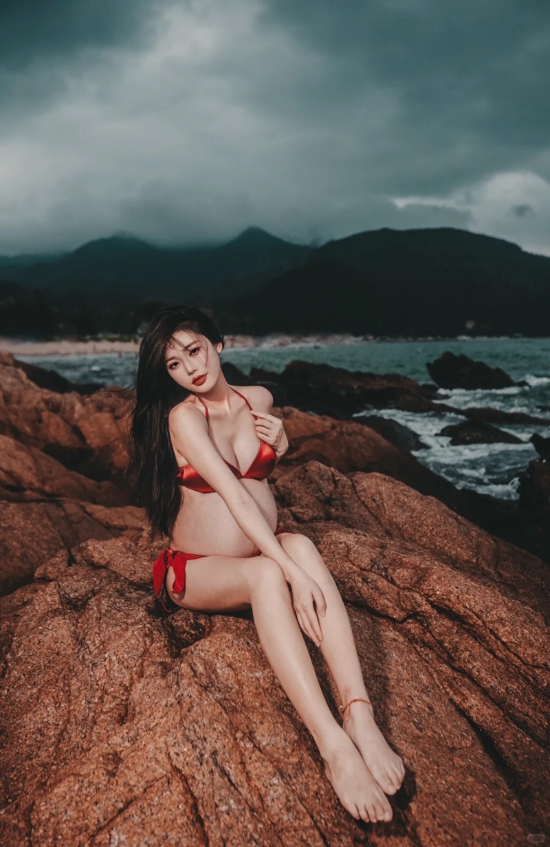 ảnh gái xinh mặc bikini đi biển 15