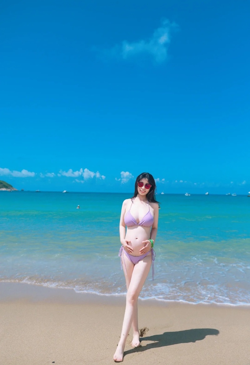 ảnh gái xinh mặc bikini đi biển 16