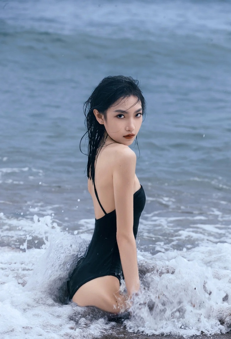 ảnh gái xinh mặc bikini đi biển 2