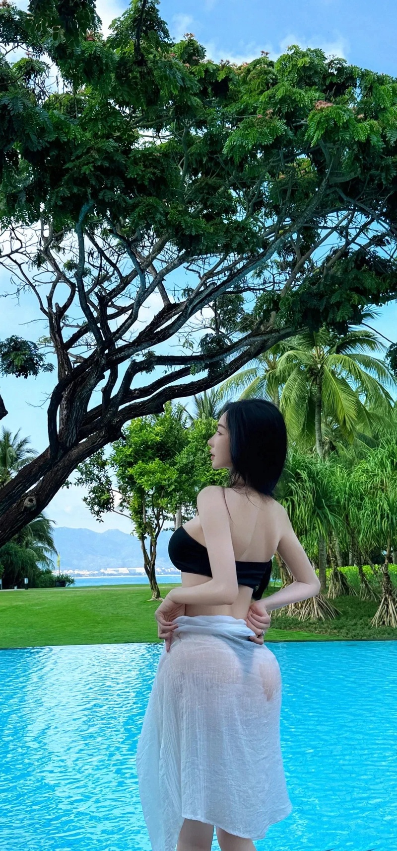 ảnh gái xinh mặc bikini đi biển 32