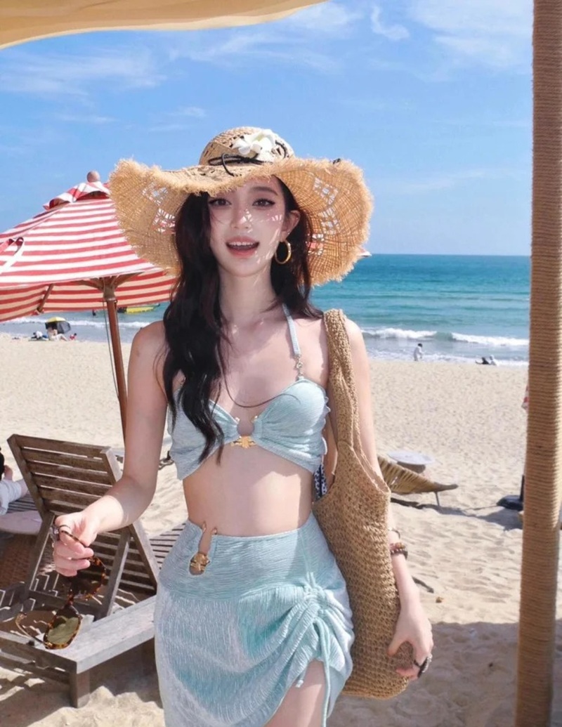 ảnh gái xinh mặc bikini đi biển 36