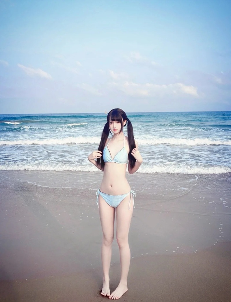 ảnh gái xinh mặc bikini đi biển 39