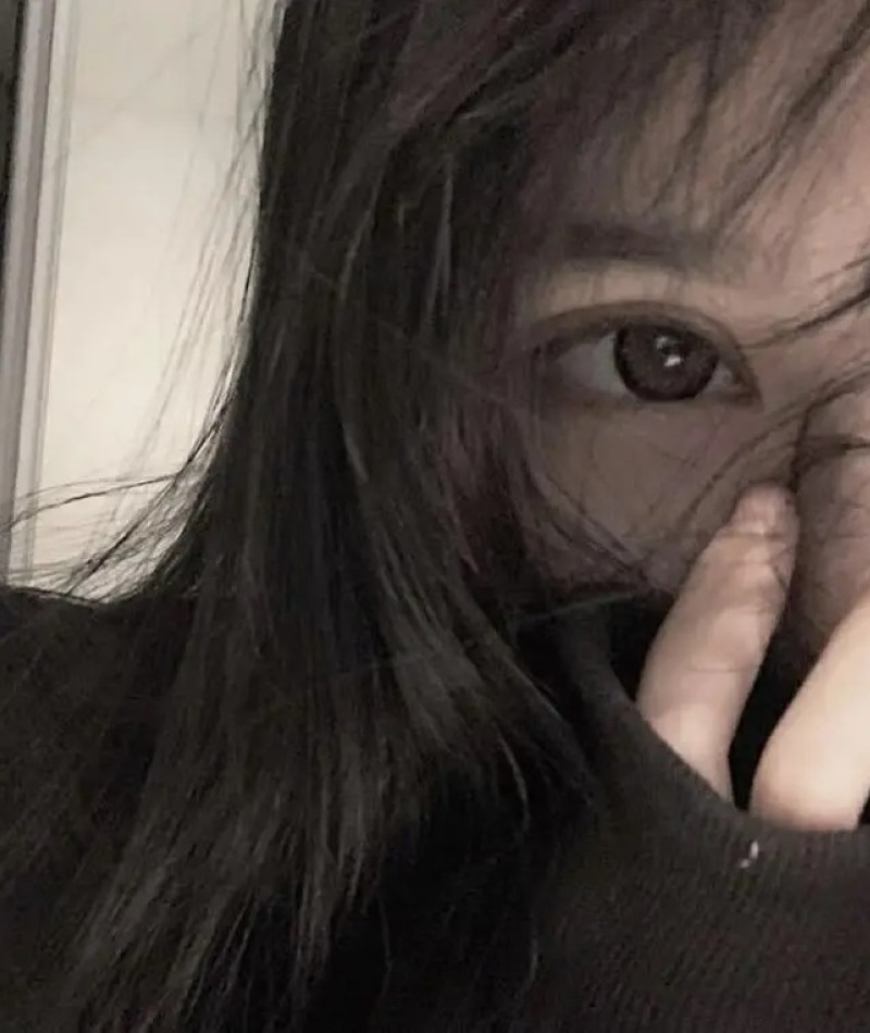ảnh girl che mặt buồn 10