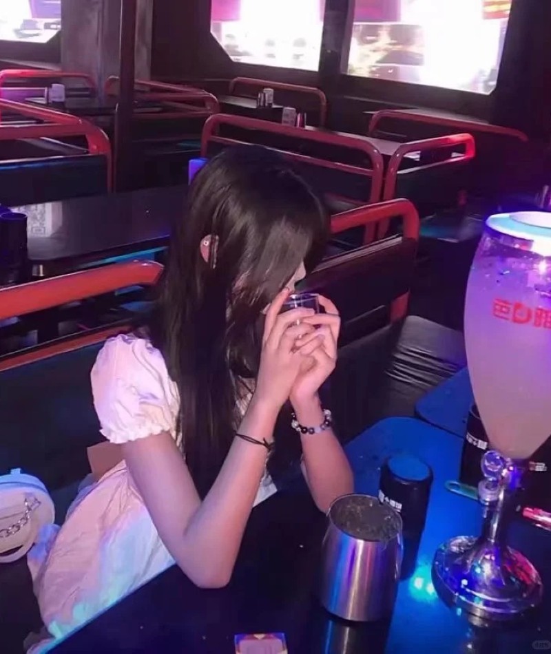ảnh girl che mặt buồn 11