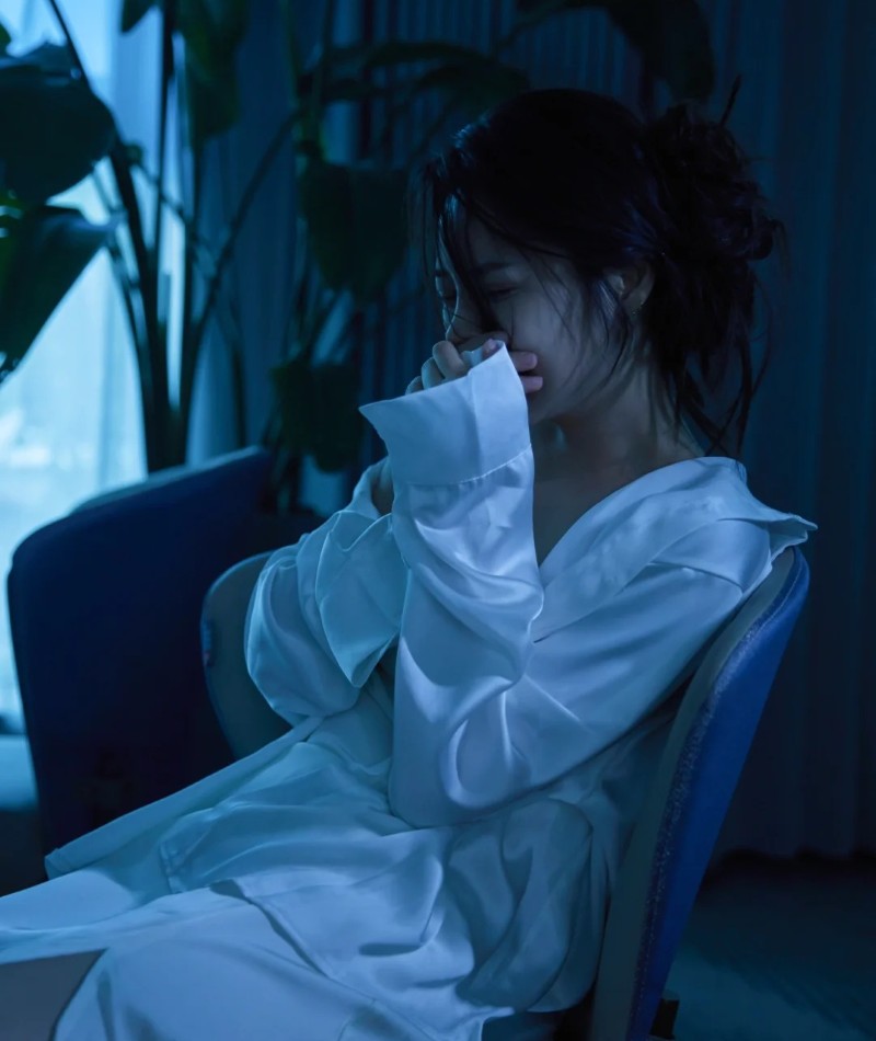 ảnh girl che mặt buồn 21