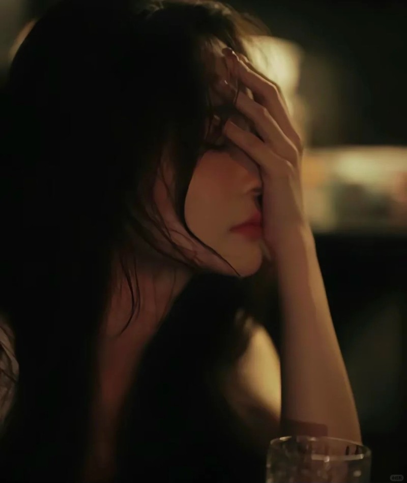 ảnh girl che mặt buồn 5