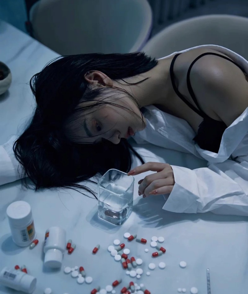 ảnh girl che mặt buồn 6