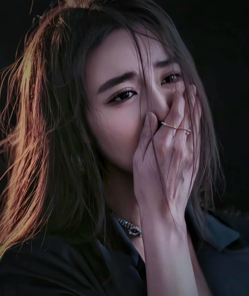ảnh girl che mặt buồn 9