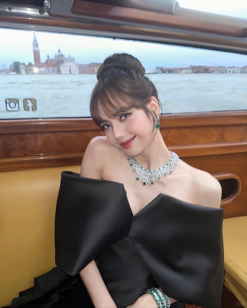 ảnh lisa trên instagram
