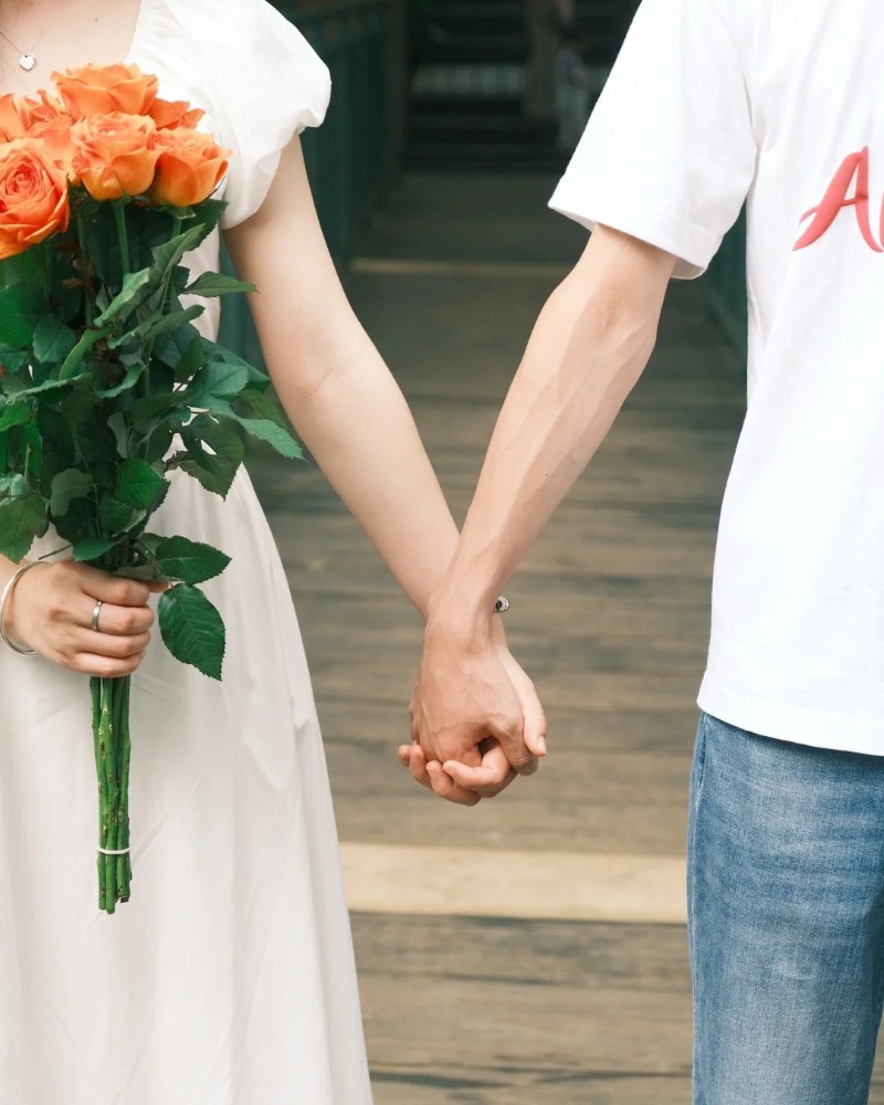 ảnh nắm tay người yêu học sinh 28