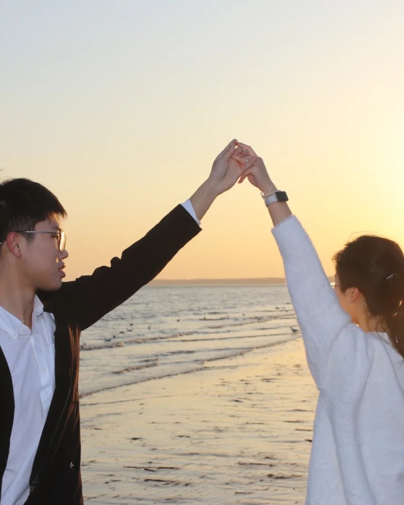 ảnh nắm tay người yêu học sinh 3