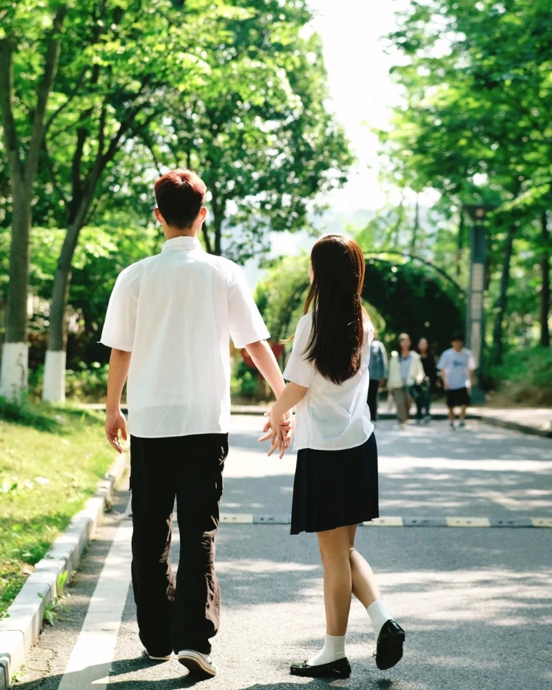 ảnh nắm tay người yêu học sinh 33