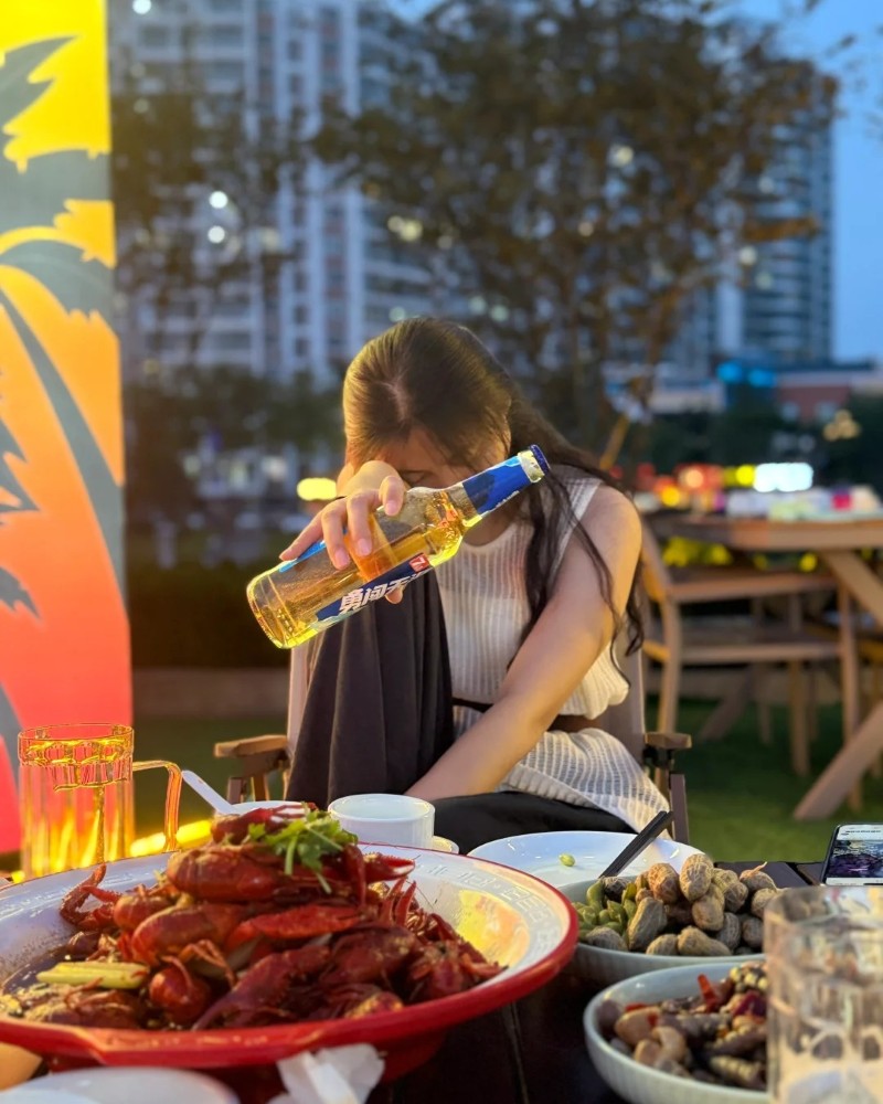 ảnh nhậu 1 mình buồn