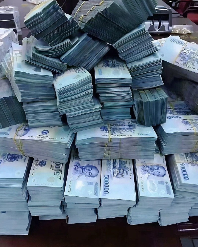 ảnh nhiều tiền