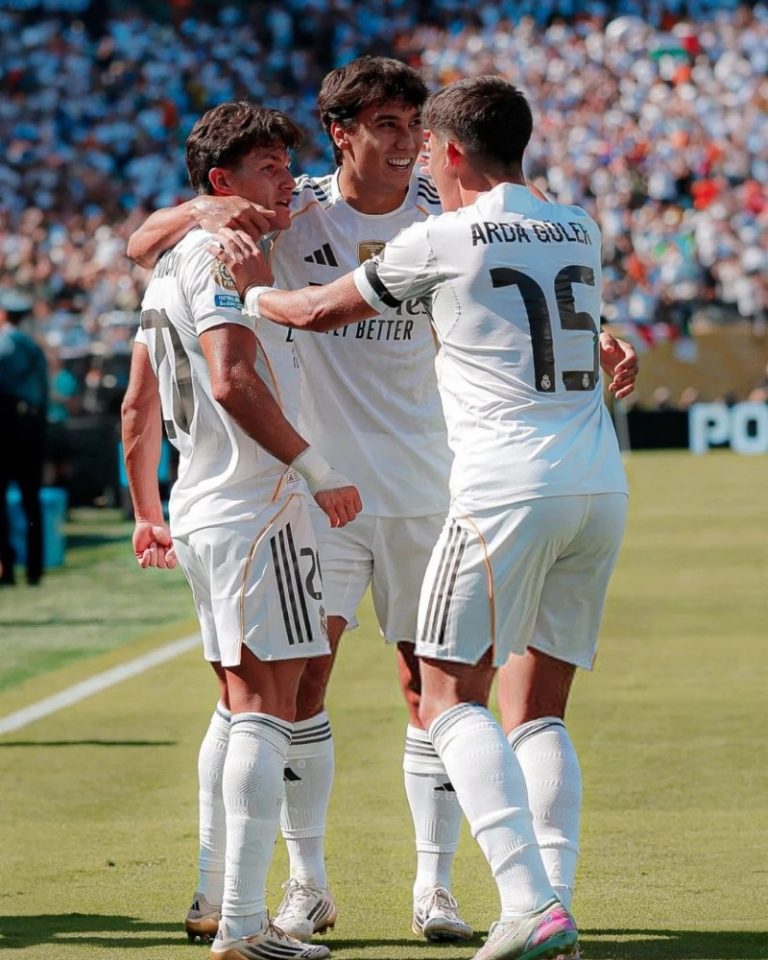 BST 521+ ảnh Real Madrid đỉnh cao, đầy cảm xúc sân cỏ