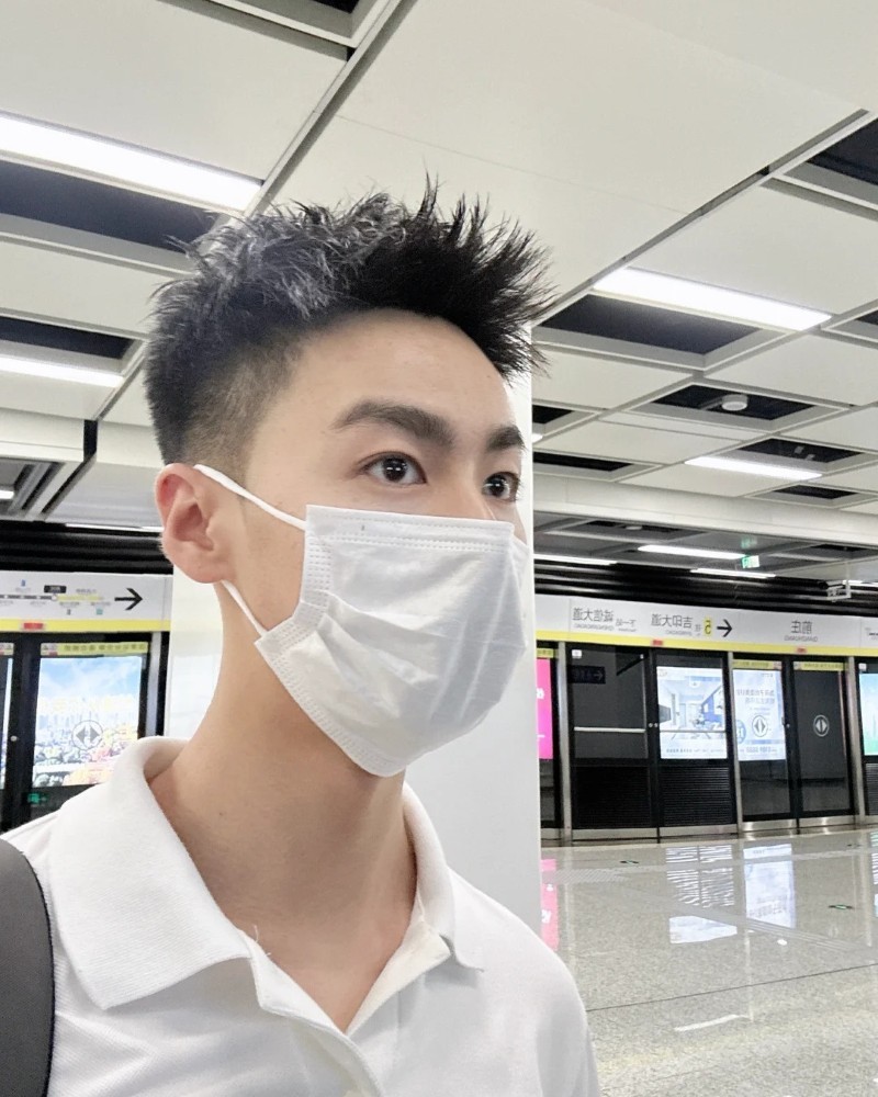 ảnh trai đẹp đeo khẩu trang 18