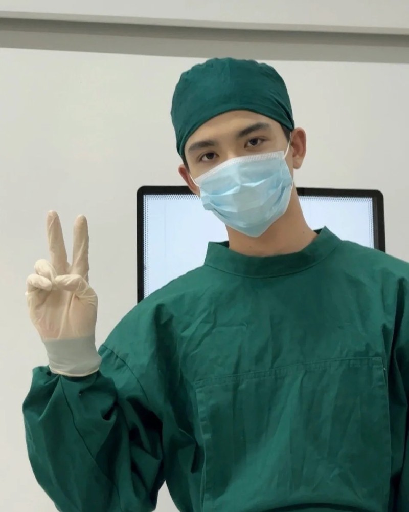 ảnh trai đẹp đeo khẩu trang 2