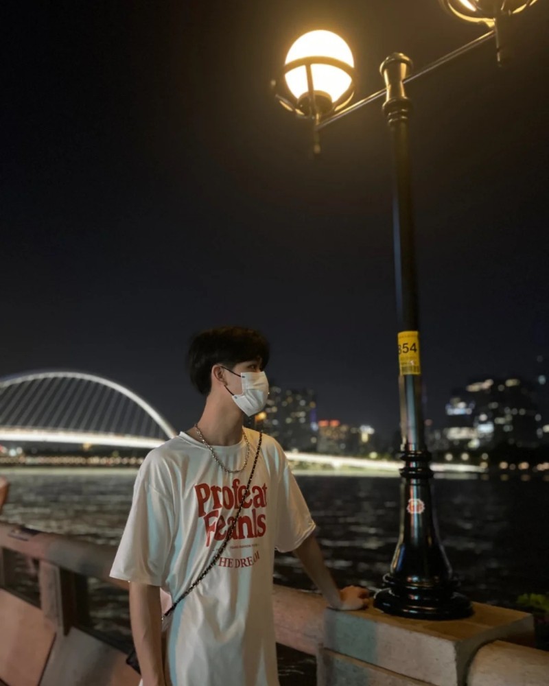 ảnh trai đẹp đeo khẩu trang 32