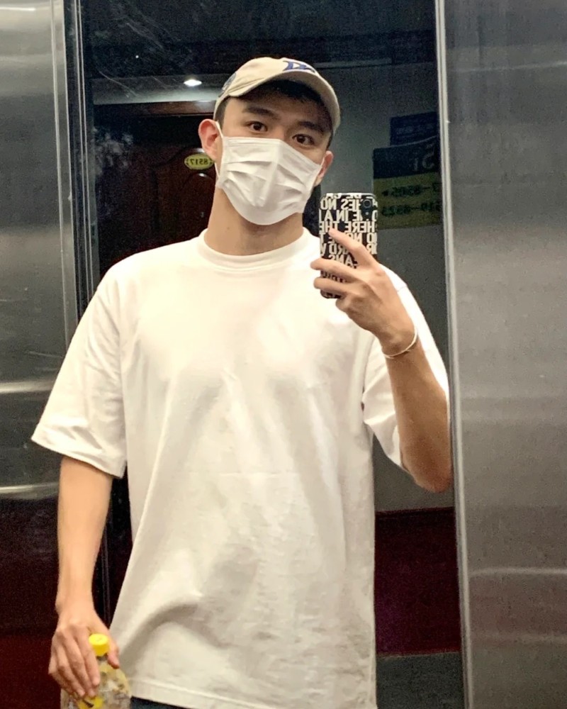 ảnh trai đẹp đeo khẩu trang 7