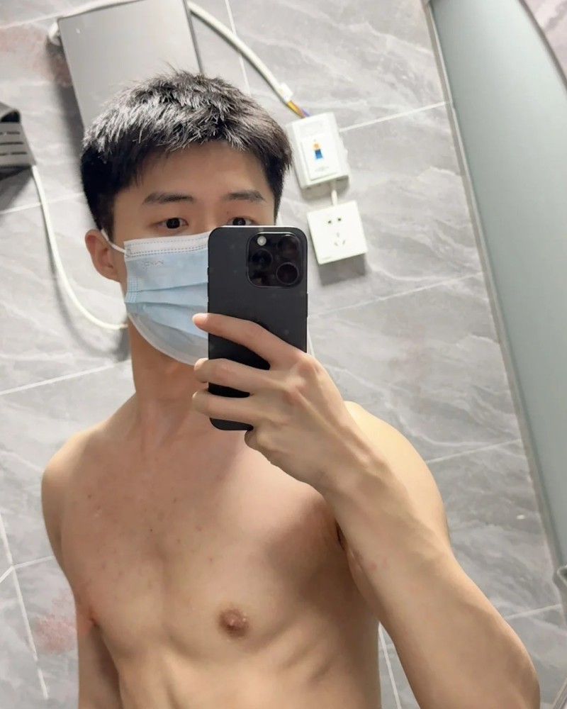 ảnh trai đẹp đeo khẩu trang 8