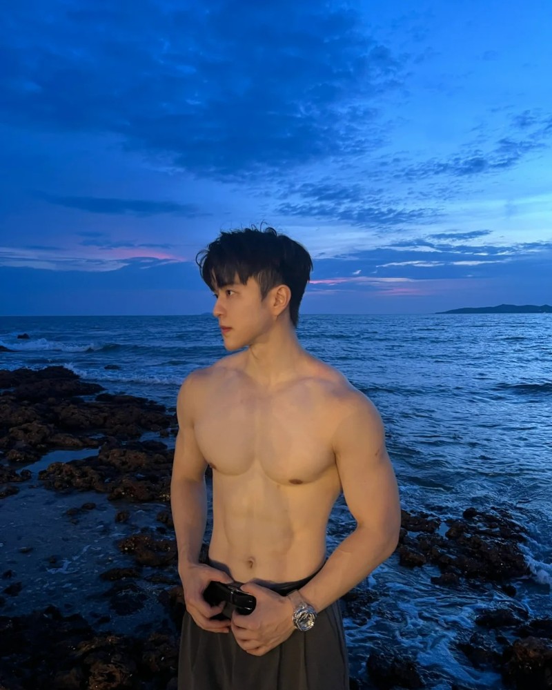 ảnh trai đẹp sáu múi 12