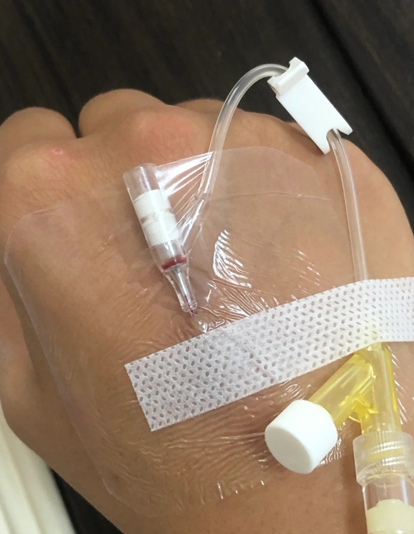 ảnh truyền nước biển 12