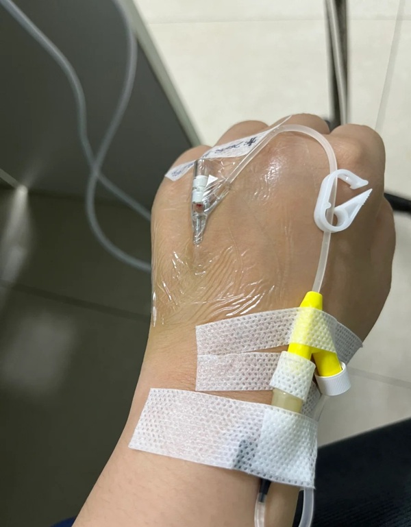 ảnh truyền nước biển 15