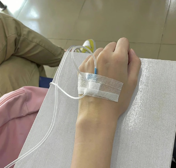 ảnh truyền nước biển 16