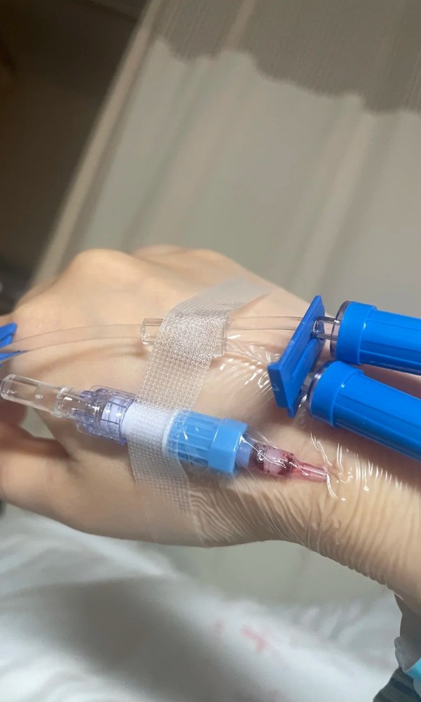 ảnh truyền nước biển 2