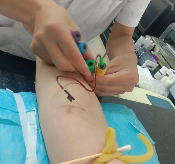 ảnh truyền nước biển 6