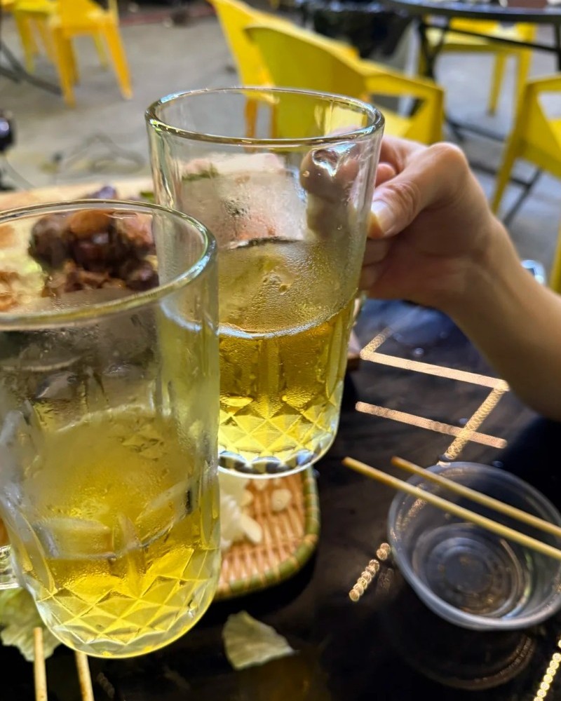 ảnh uống bia buồn