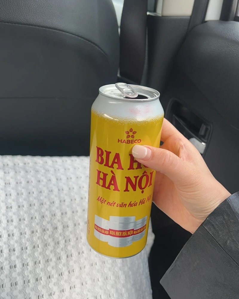 ảnh uống bia một mình