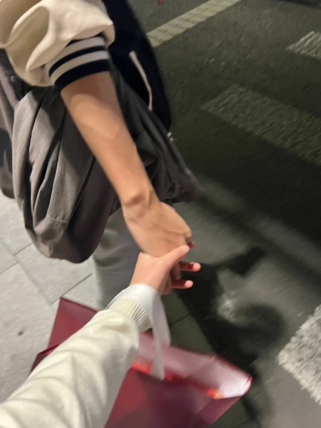 ảnh nắm tay người yêu học sinh 38