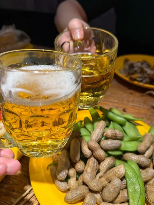 hình ảnh uống bia 26