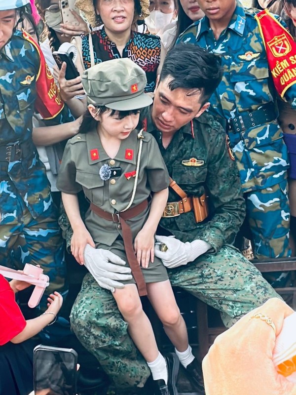 hình ảnh chú bộ đội 18