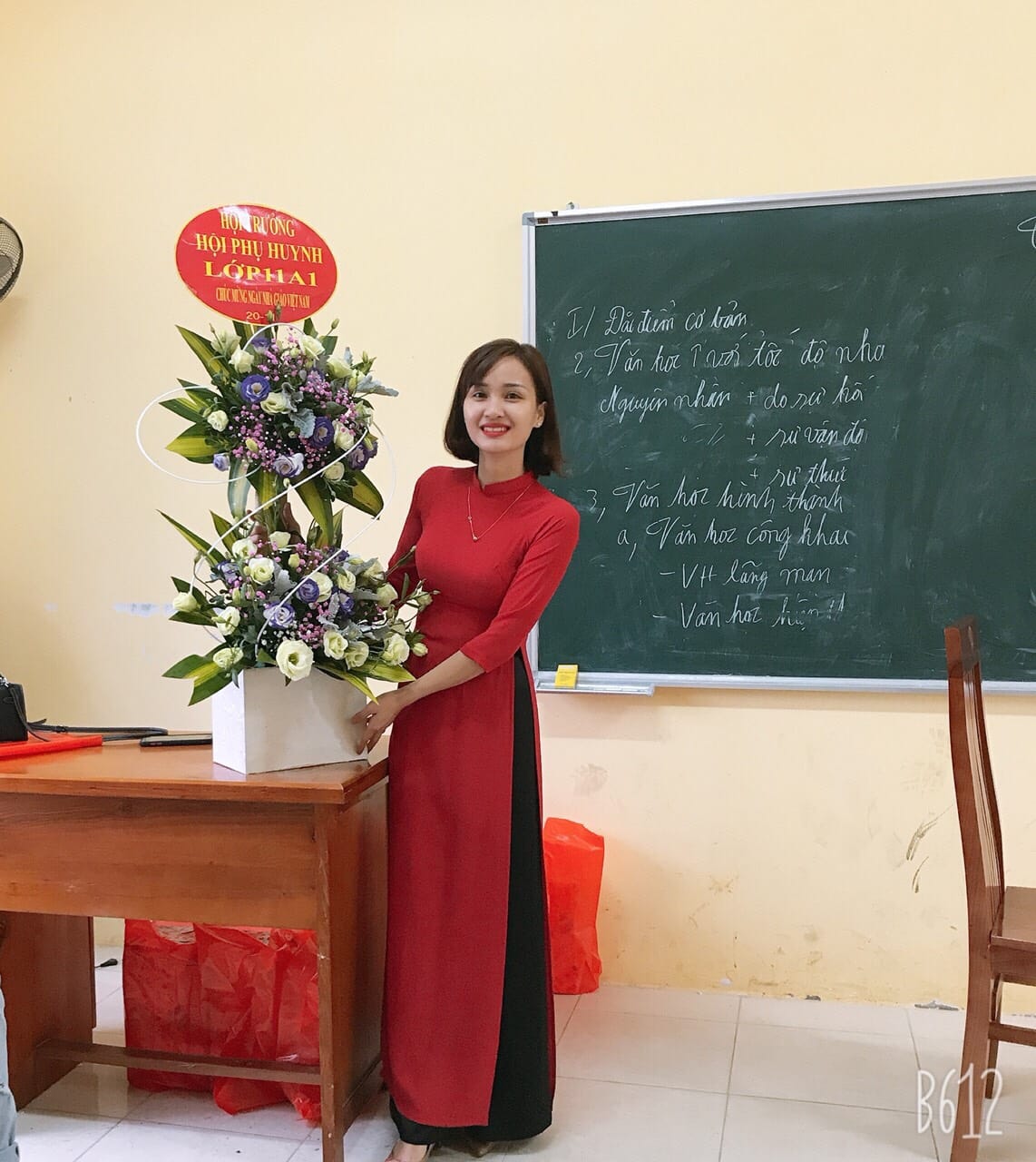 hình ảnh cô giáo mặc áo dài 1