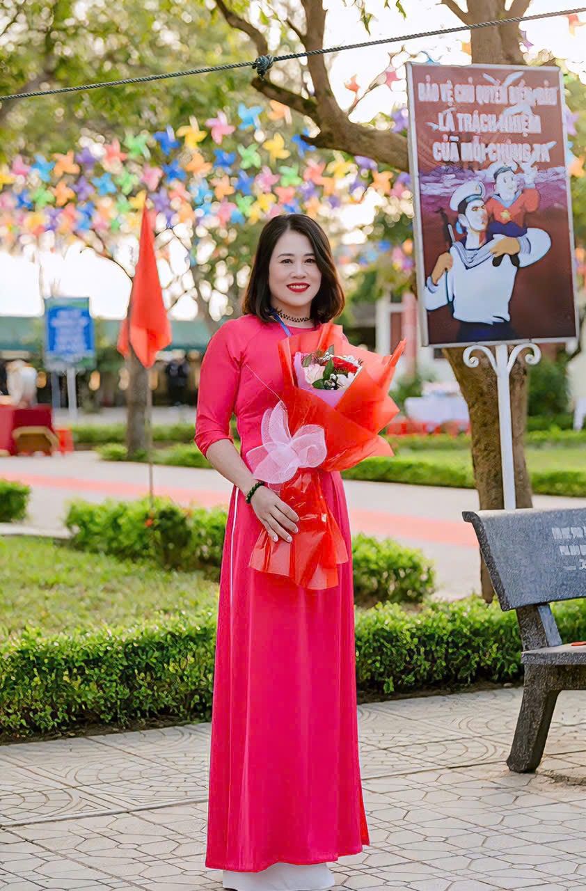 hình ảnh cô giáo mặc áo dài 10