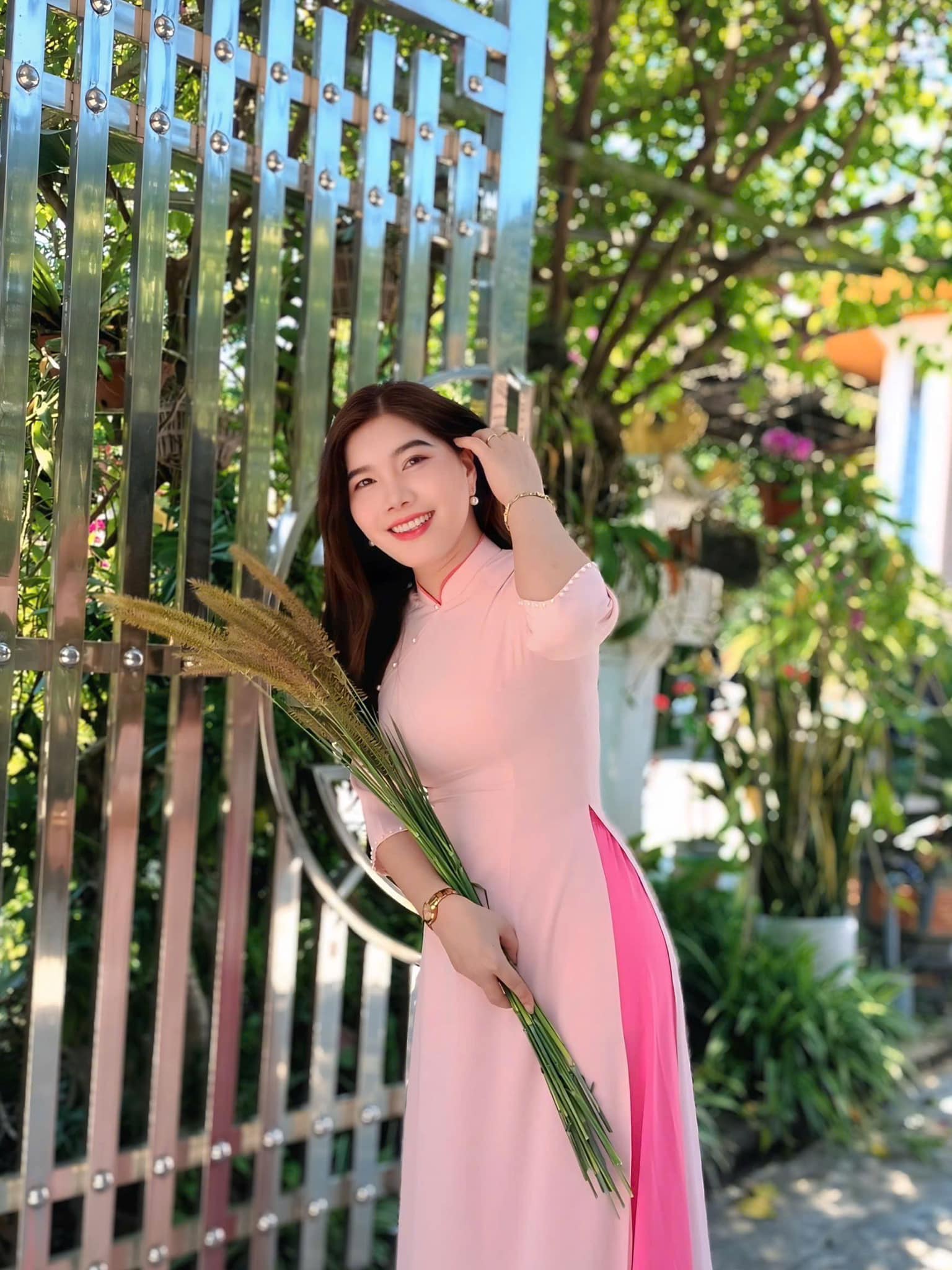 hình ảnh cô giáo mặc áo dài 11